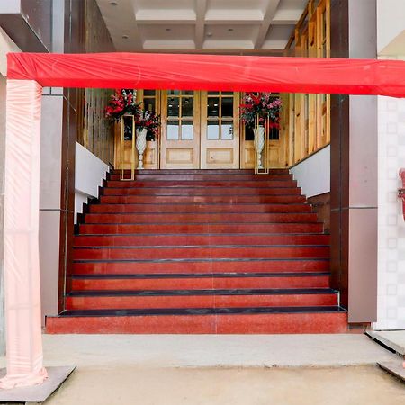 Super Townhouse Gls International Hotel Лакнау Екстериор снимка