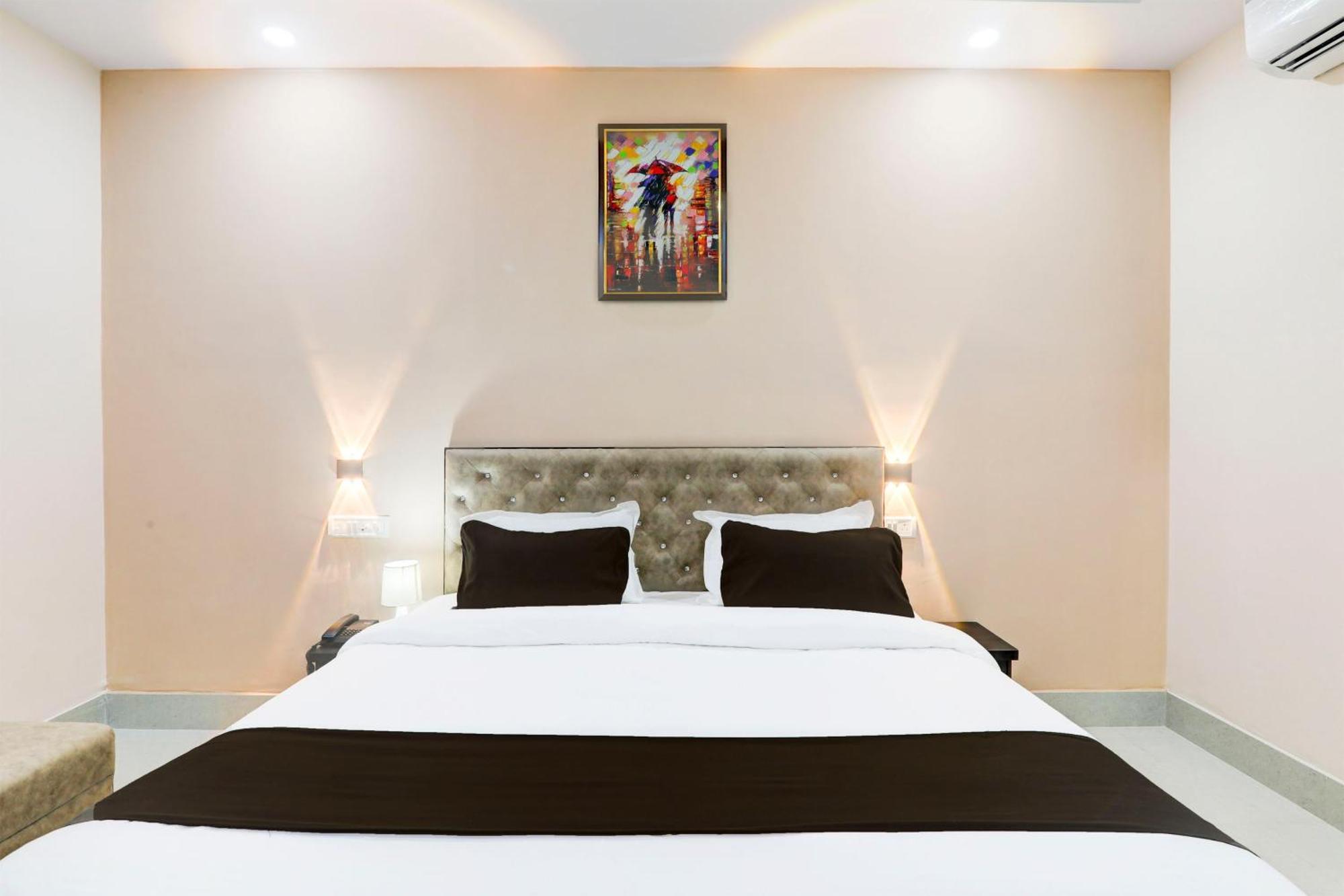 Super Townhouse Gls International Hotel Лакнау Екстериор снимка