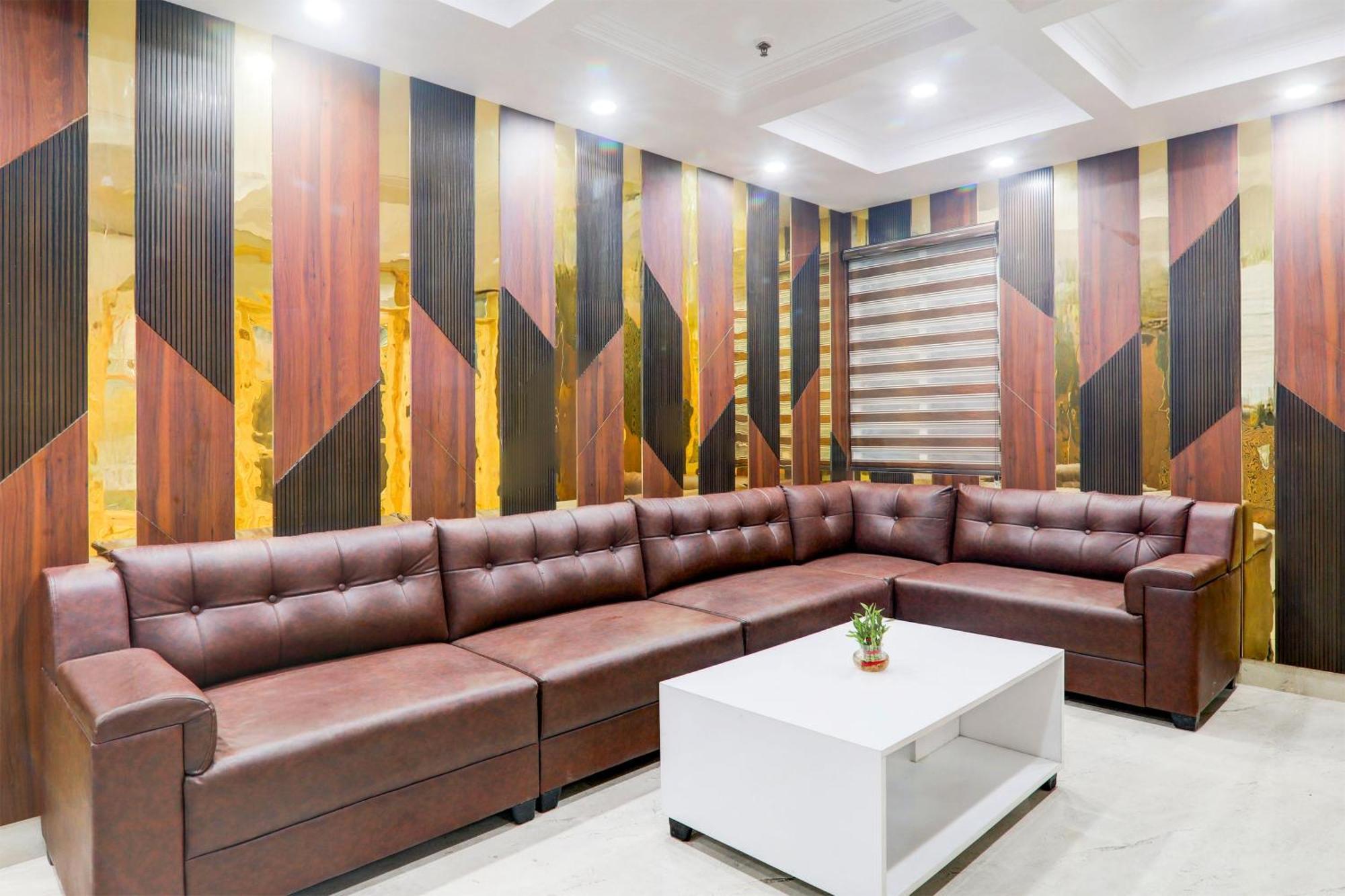 Super Townhouse Gls International Hotel Лакнау Екстериор снимка