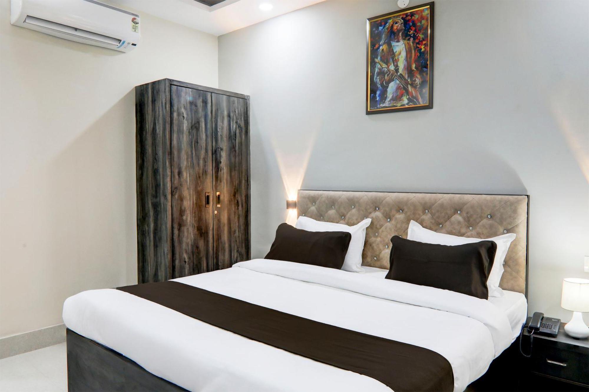 Super Townhouse Gls International Hotel Лакнау Екстериор снимка