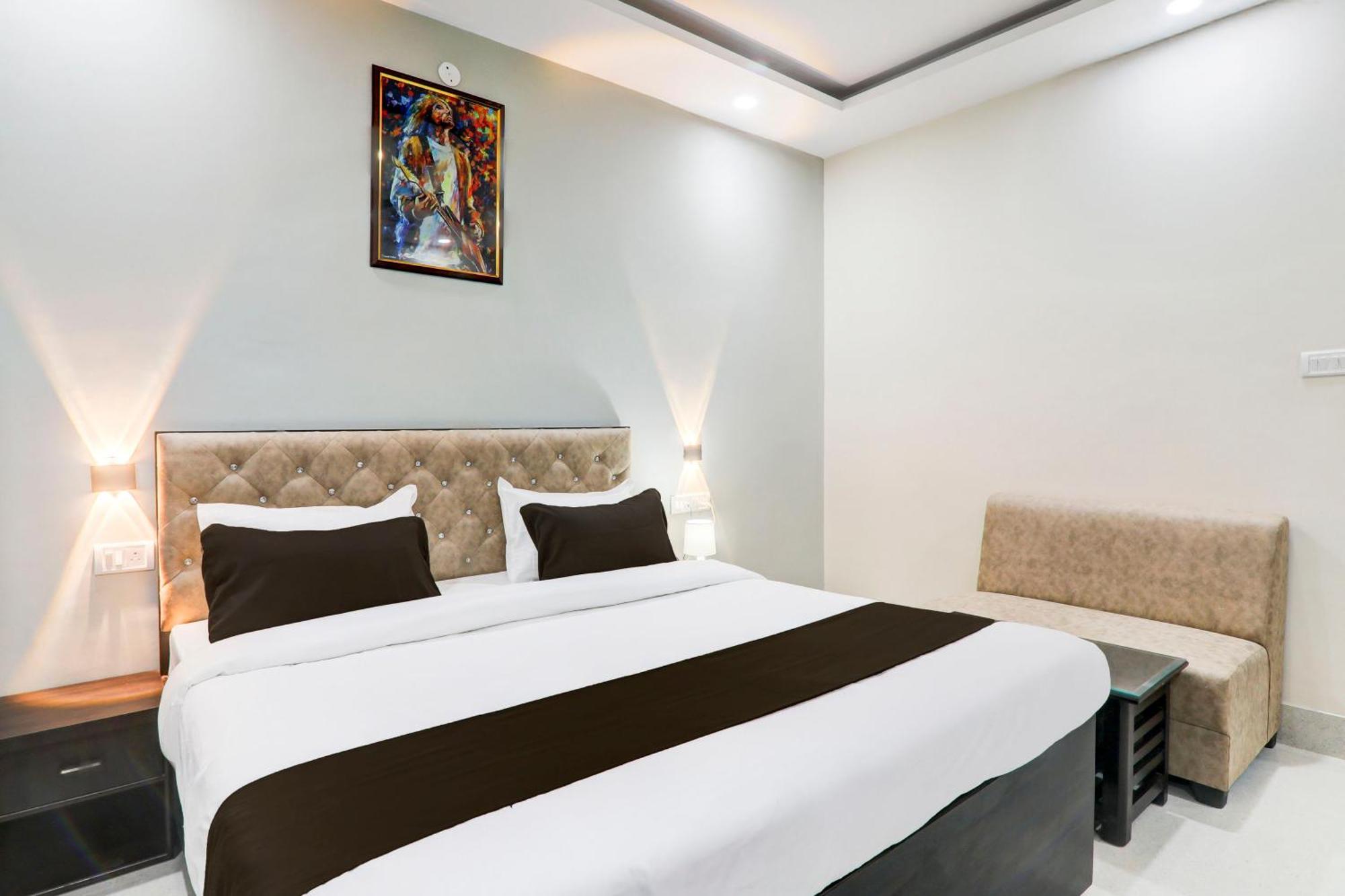 Super Townhouse Gls International Hotel Лакнау Екстериор снимка