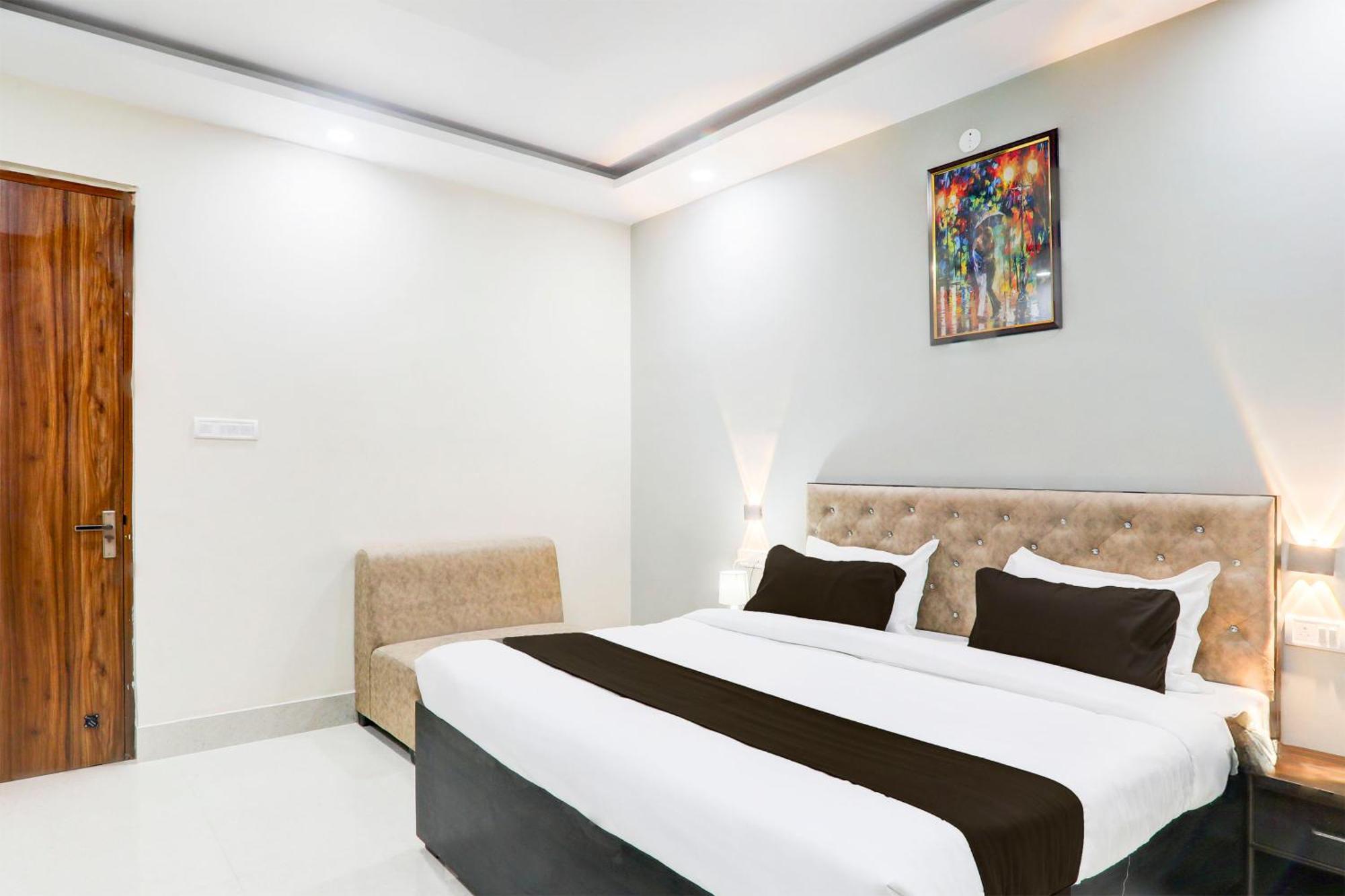 Super Townhouse Gls International Hotel Лакнау Екстериор снимка